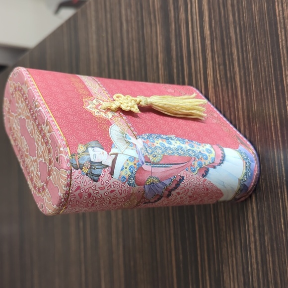 Beautiful set of 10 foiled geisha greeting cards - Picture 2 of 7